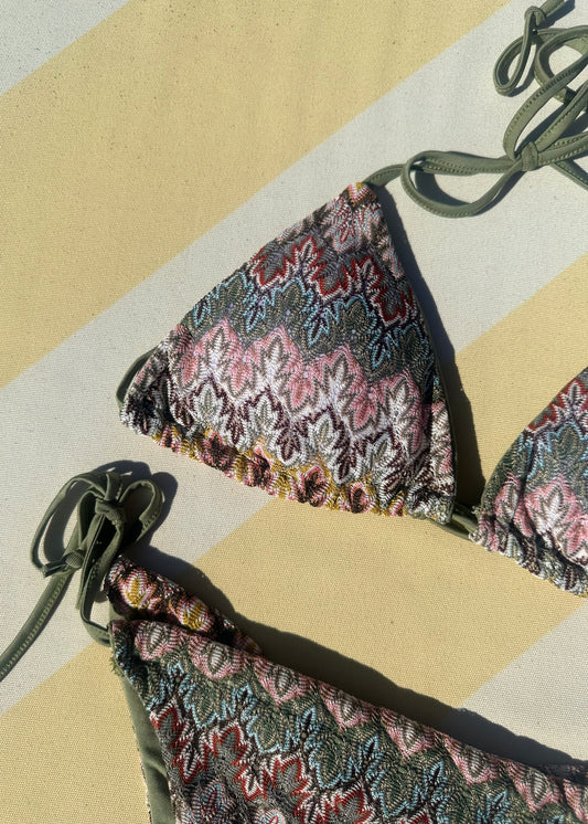 Mae Bikini